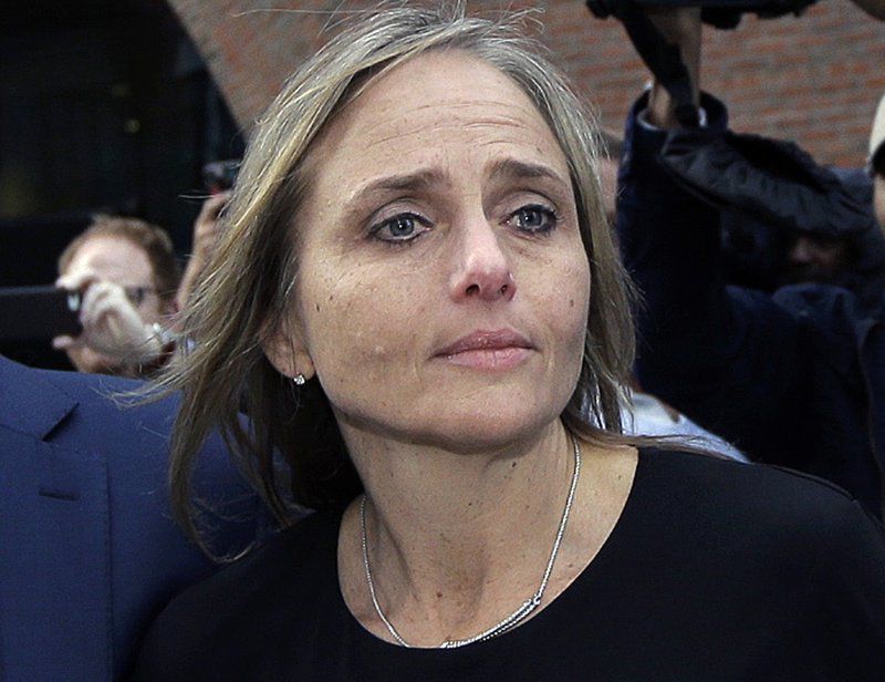 Jueza acusada de ayudar a migrante podrá cobrar sueldo